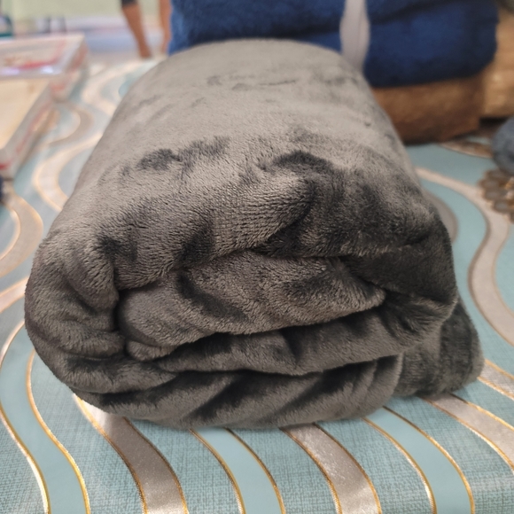 Baby Blanket grey color super soft Warm Plush velvet like - Picture 3 of 3